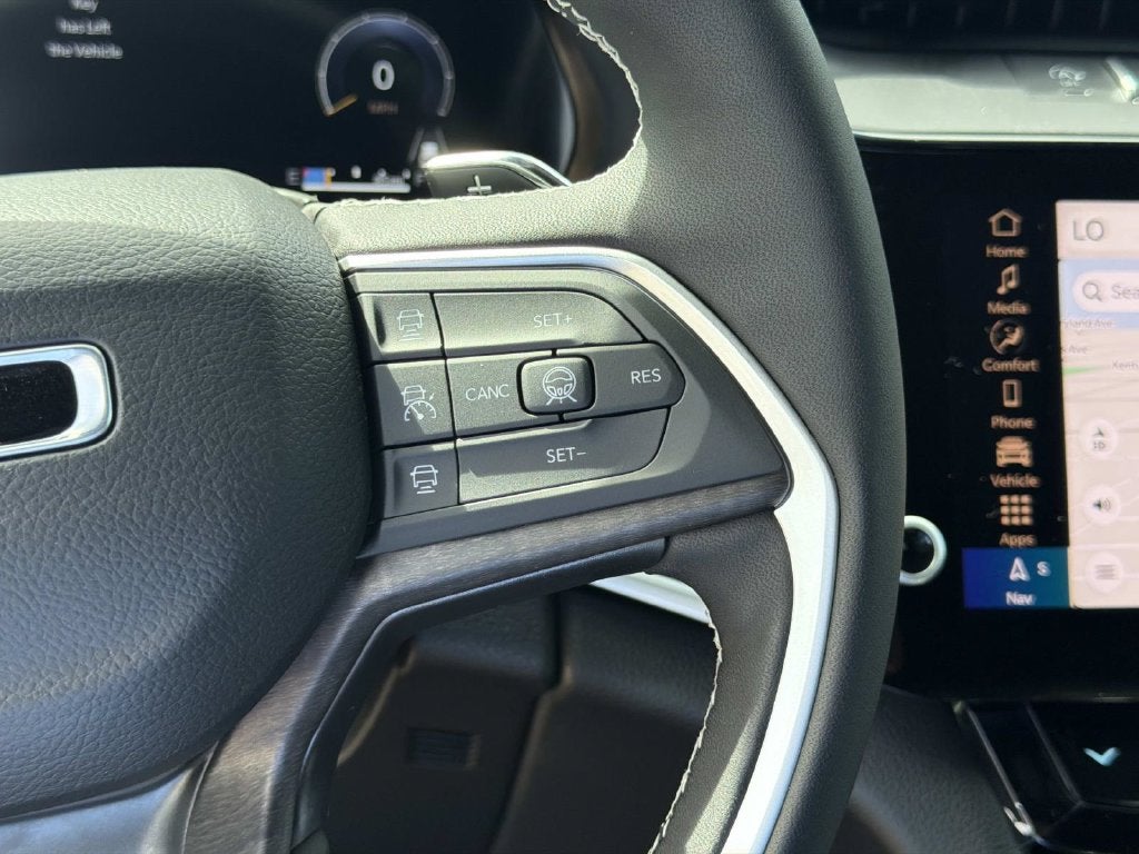 2027 Jeep Grand Cherokee Laredo Altitude