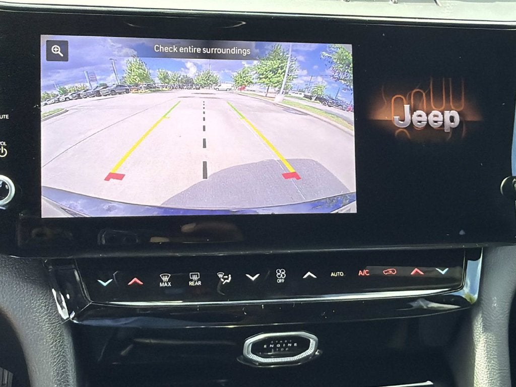 2027 Jeep Grand Cherokee Laredo Altitude