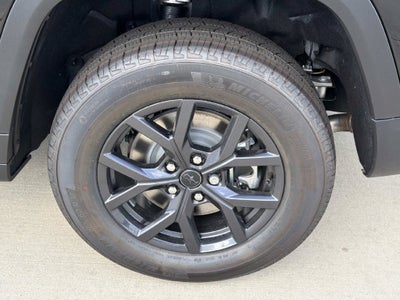 2027 Jeep Grand Cherokee Laredo Altitude