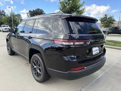 2027 Jeep Grand Cherokee Laredo Altitude
