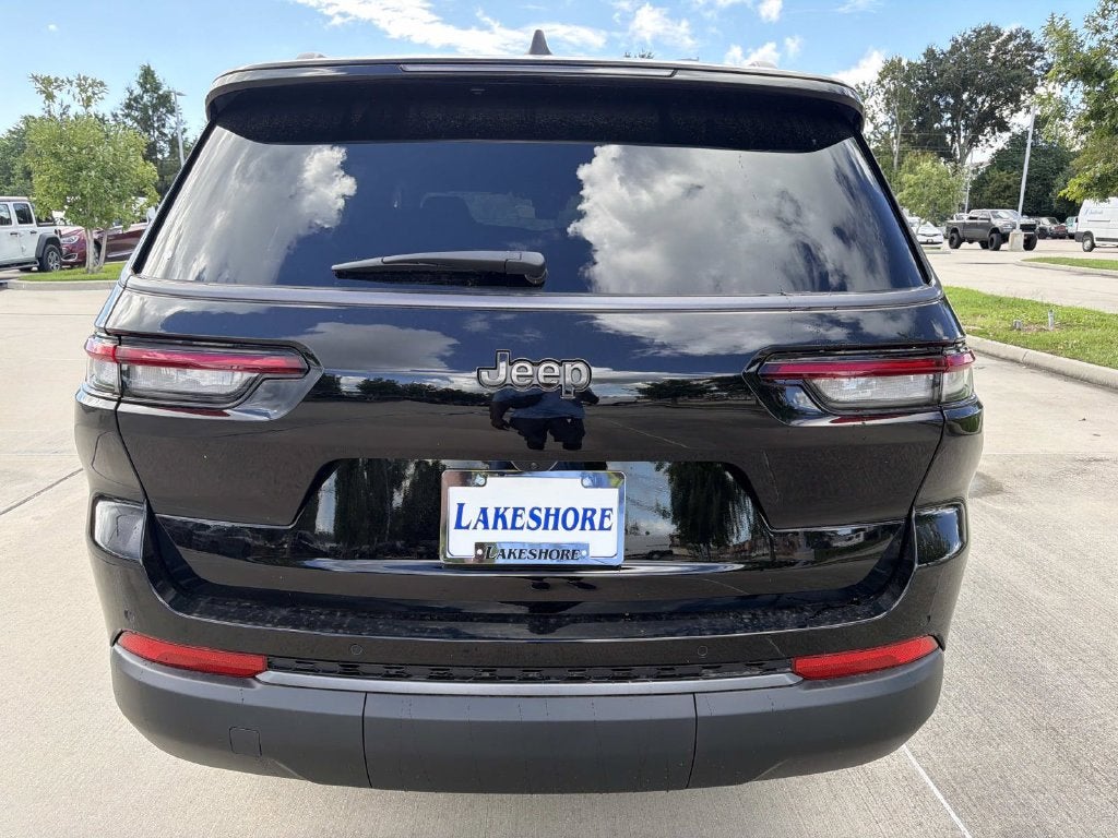 2027 Jeep Grand Cherokee Laredo Altitude
