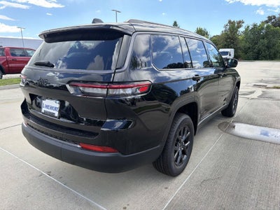 2027 Jeep Grand Cherokee Laredo Altitude