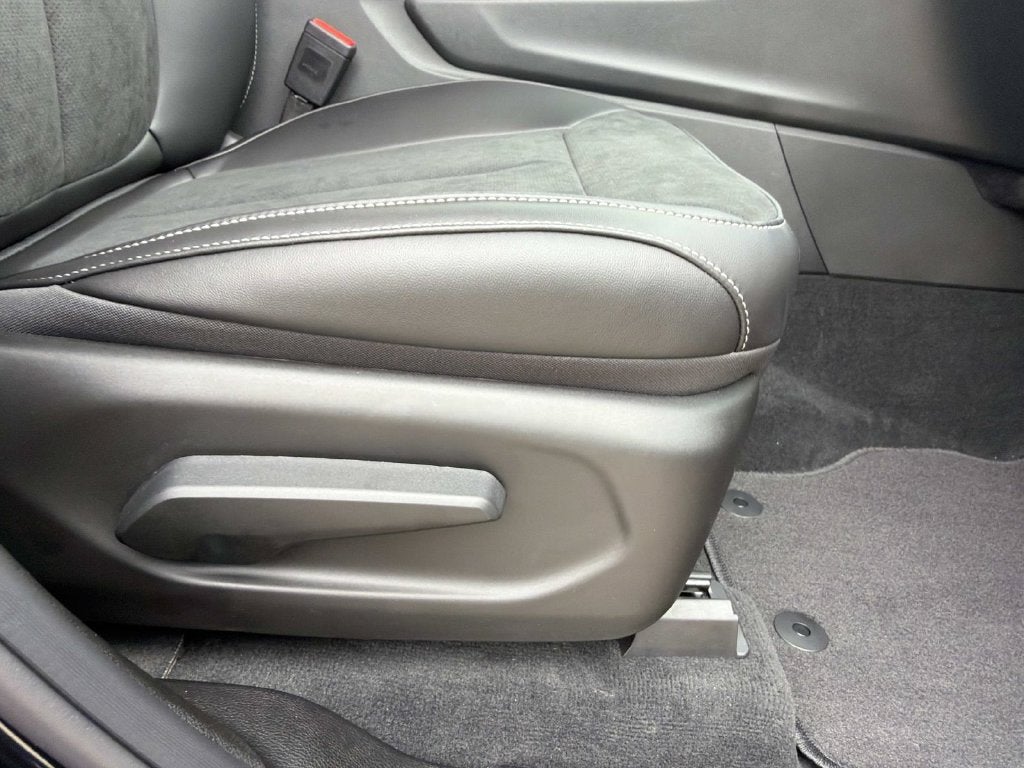 2027 Jeep Grand Cherokee Laredo Altitude