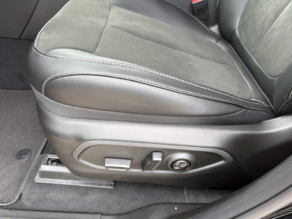 2027 Jeep Grand Cherokee Laredo Altitude