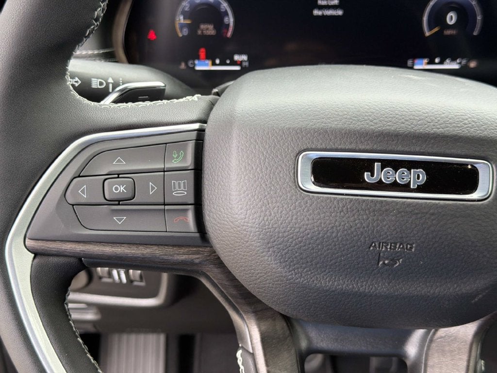 2027 Jeep Grand Cherokee Laredo Altitude