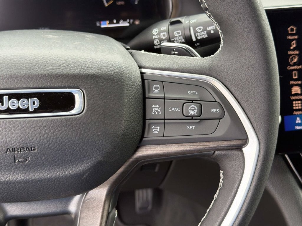 2027 Jeep Grand Cherokee Laredo Altitude