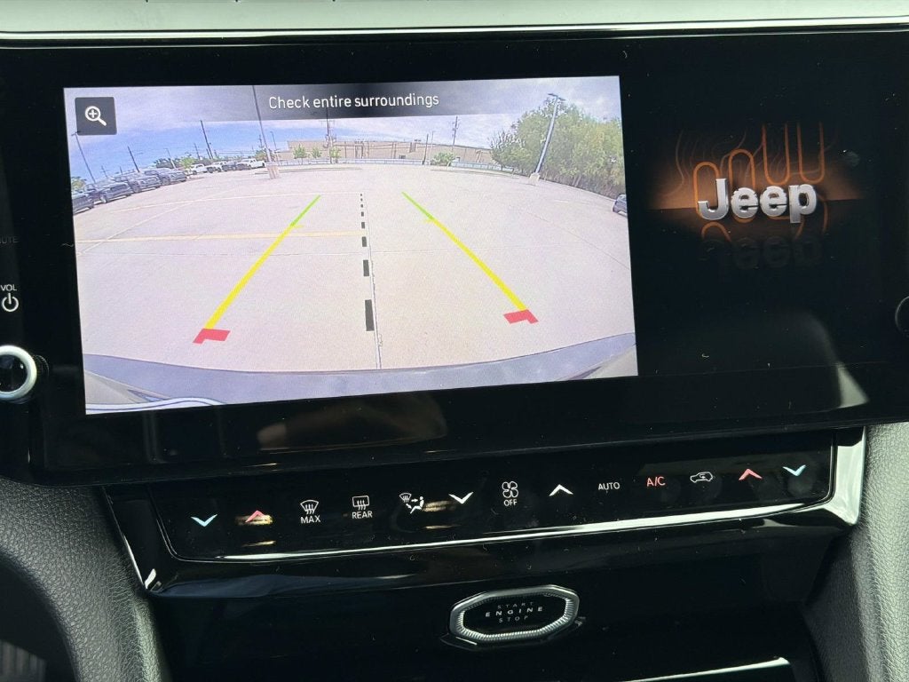 2027 Jeep Grand Cherokee Laredo Altitude