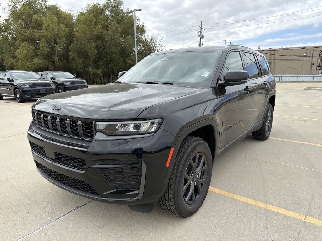 2027 Jeep Grand Cherokee Laredo Altitude