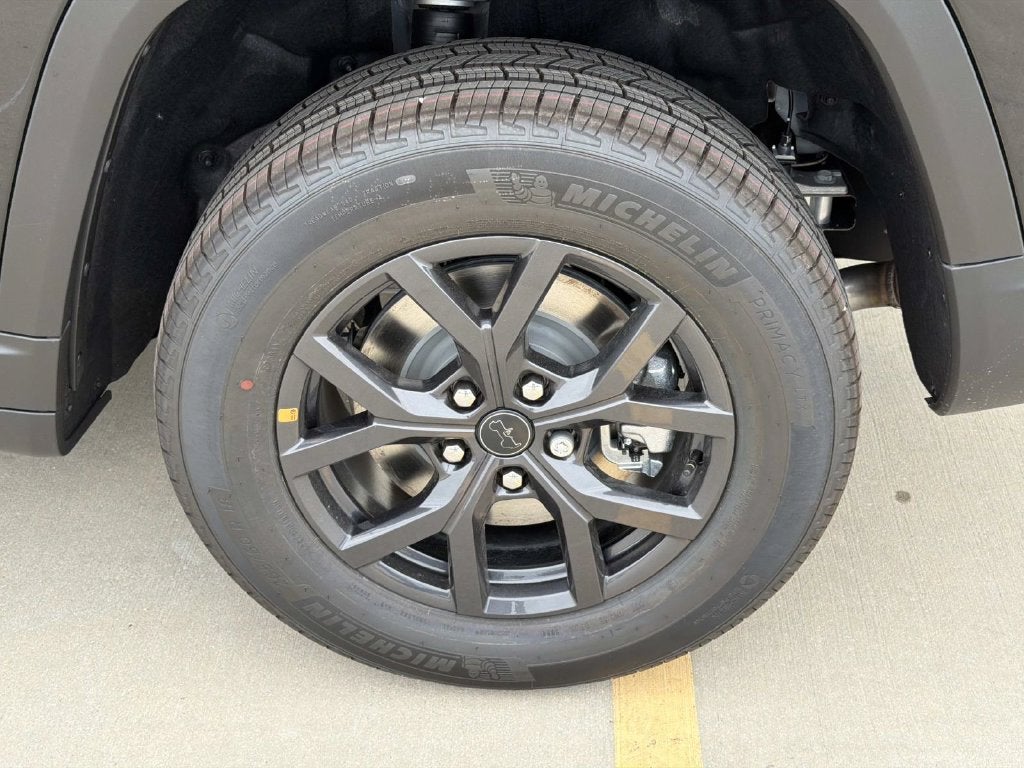 2027 Jeep Grand Cherokee Laredo Altitude