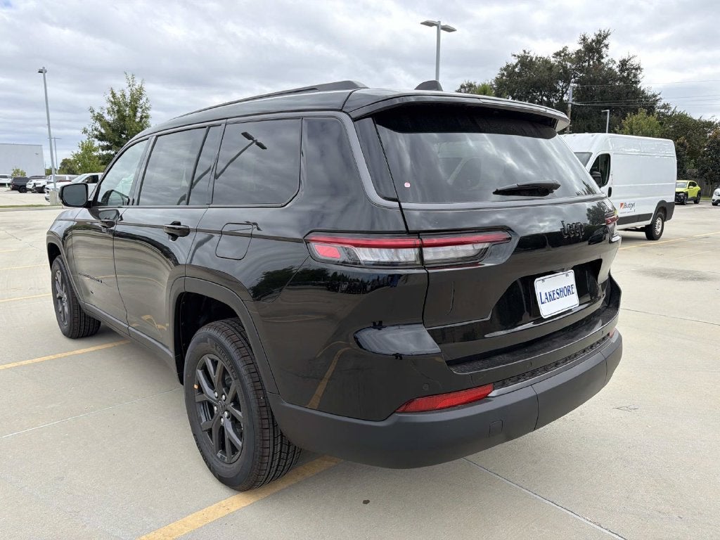 2027 Jeep Grand Cherokee Laredo Altitude