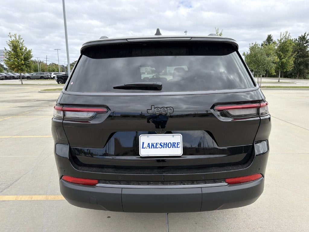 2027 Jeep Grand Cherokee Laredo Altitude