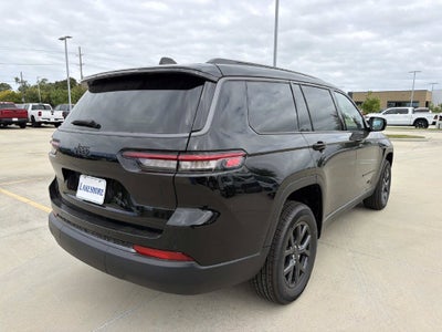 2027 Jeep Grand Cherokee Laredo Altitude