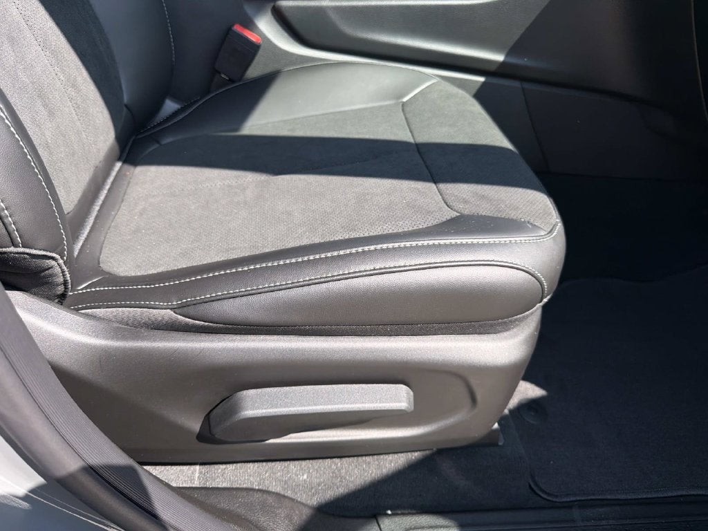 2027 Jeep Grand Cherokee Laredo Altitude