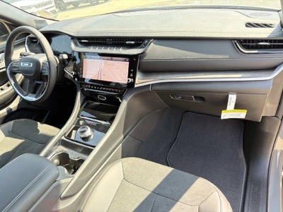 2027 Jeep Grand Cherokee Laredo Altitude