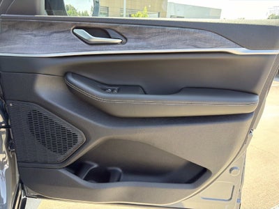 2027 Jeep Grand Cherokee Laredo Altitude
