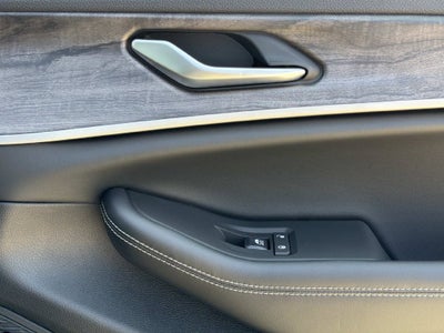 2027 Jeep Grand Cherokee Laredo Altitude