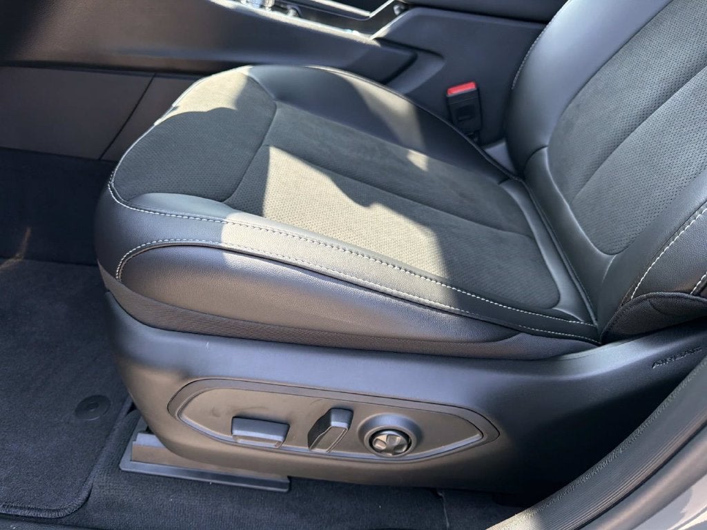 2027 Jeep Grand Cherokee Laredo Altitude