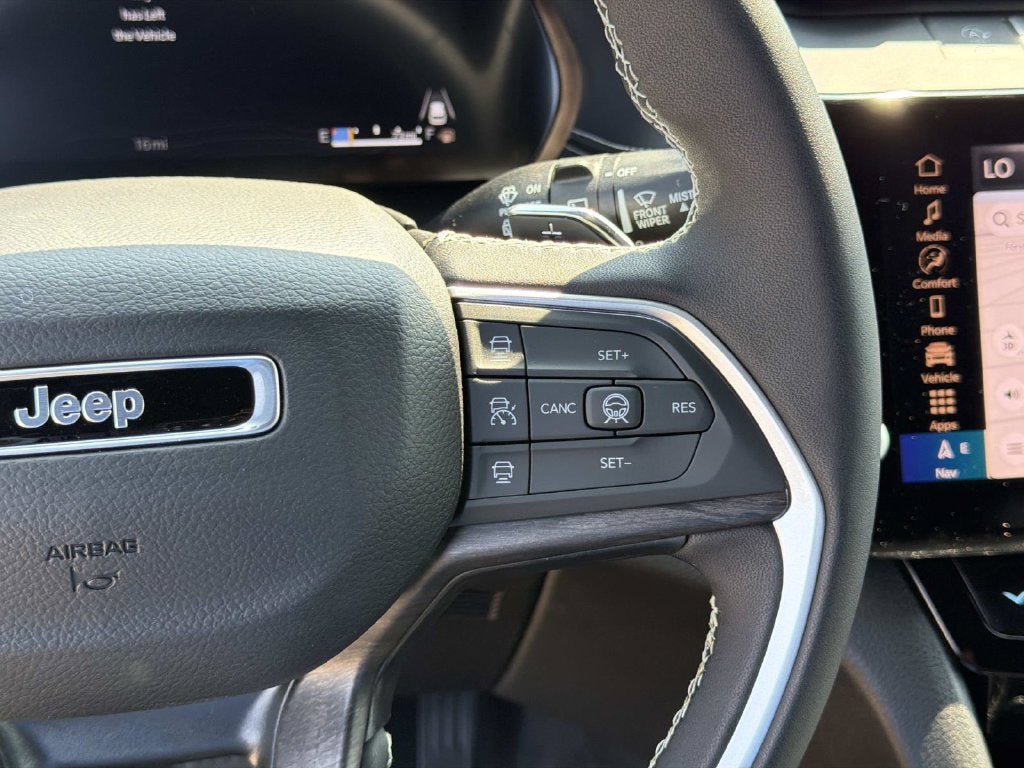 2027 Jeep Grand Cherokee Laredo Altitude