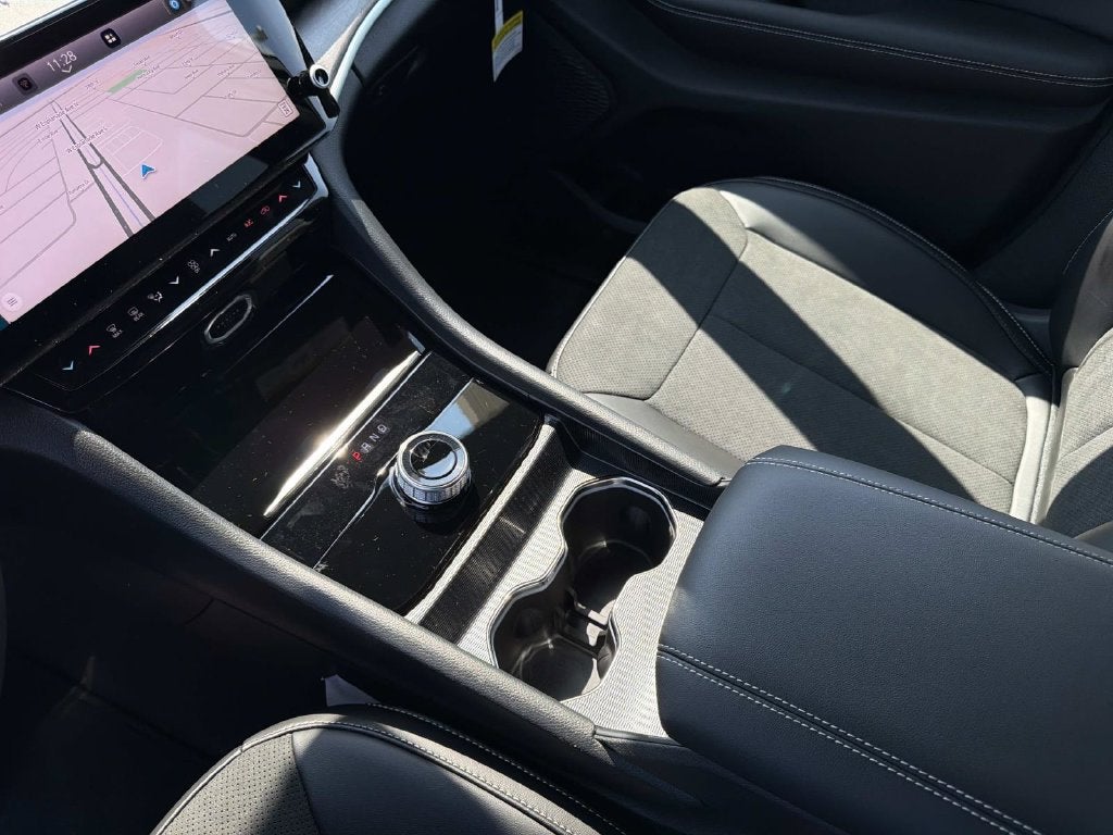 2027 Jeep Grand Cherokee Laredo Altitude