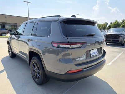 2027 Jeep Grand Cherokee Laredo Altitude