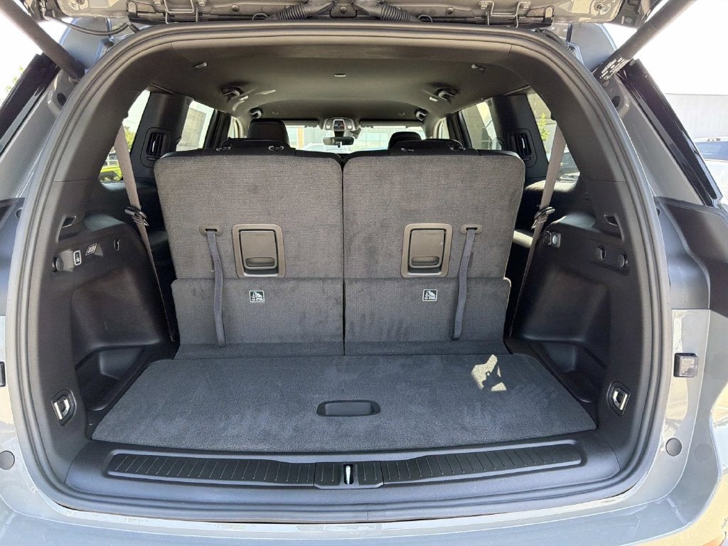 2027 Jeep Grand Cherokee Laredo Altitude