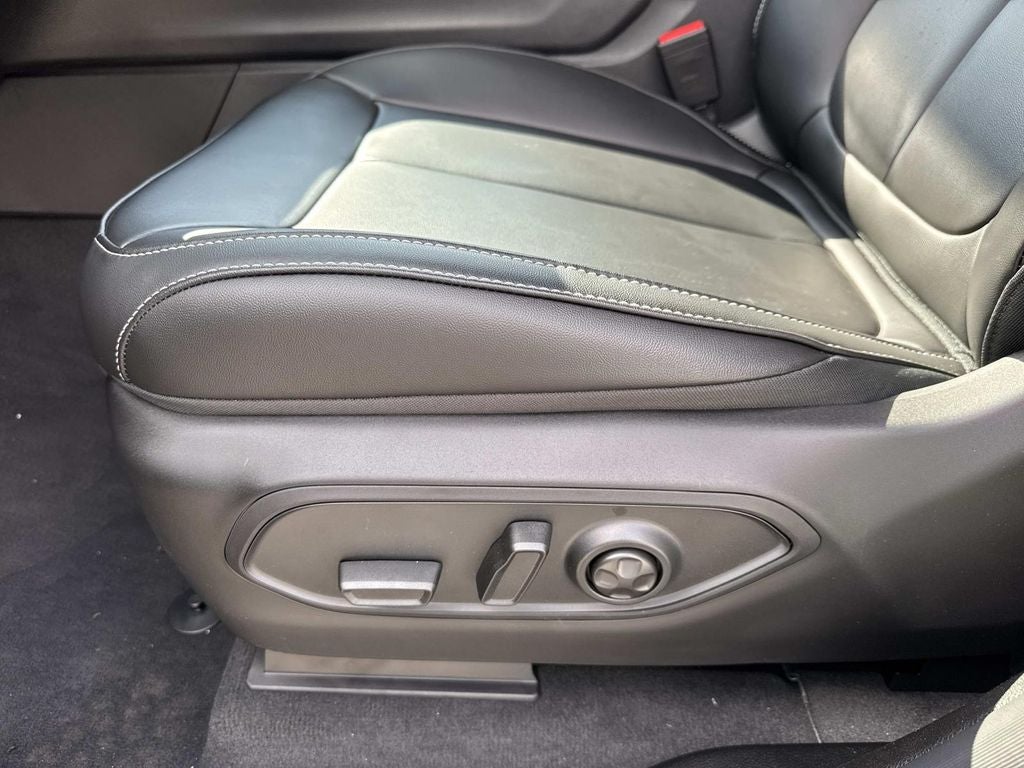 2025 Jeep Grand Cherokee GRAND CHEROKEE L LIMITED 4X2