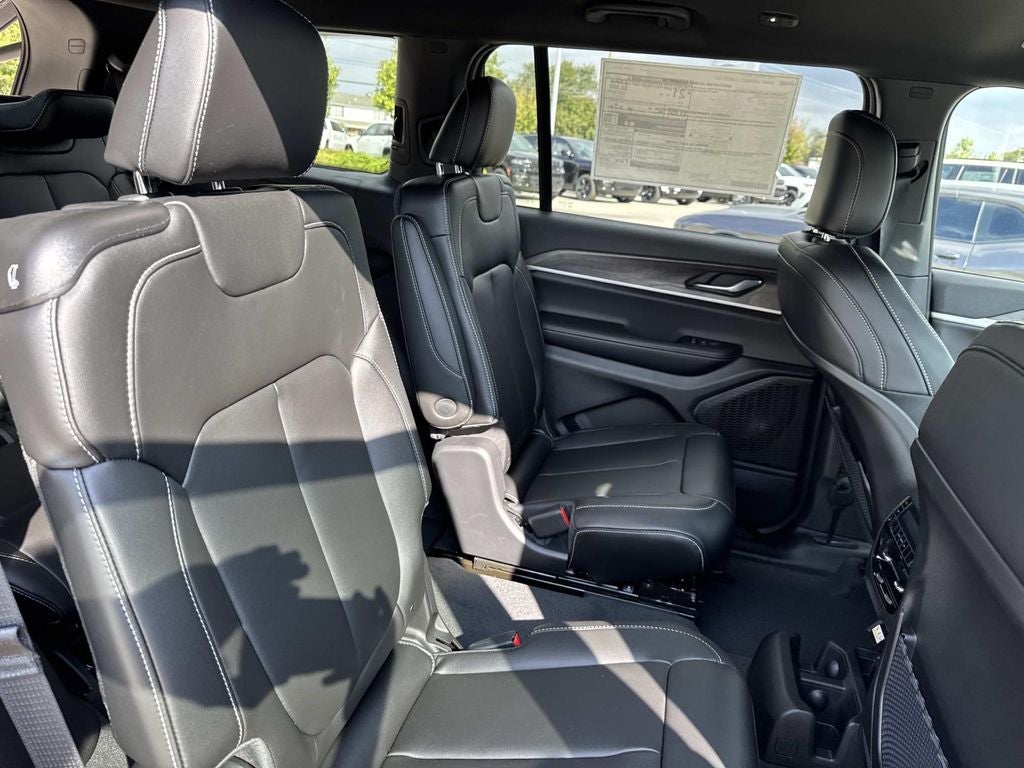 2025 Jeep Grand Cherokee GRAND CHEROKEE L LIMITED 4X2