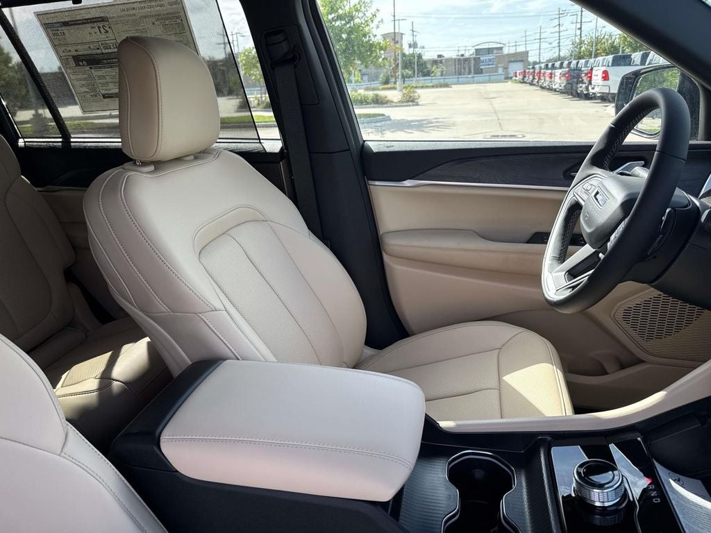 2025 Jeep Grand Cherokee GRAND CHEROKEE L LIMITED 4X2