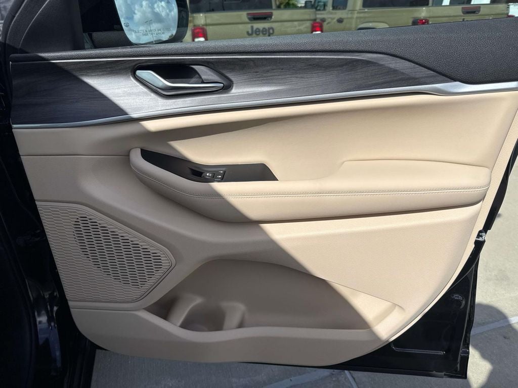 2025 Jeep Grand Cherokee GRAND CHEROKEE L LIMITED 4X2