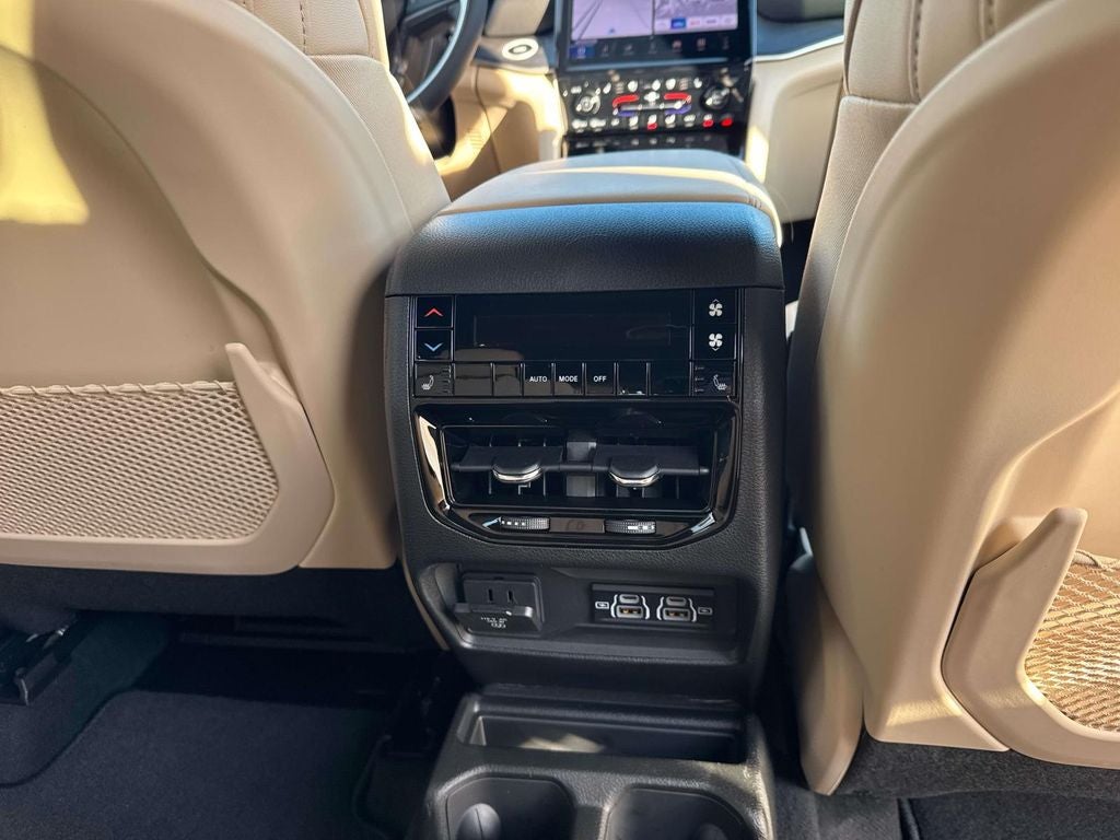 2025 Jeep Grand Cherokee GRAND CHEROKEE L LIMITED 4X2