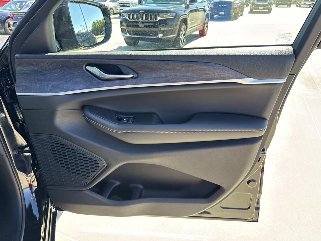 2025 Jeep Grand Cherokee GRAND CHEROKEE L LIMITED 4X2