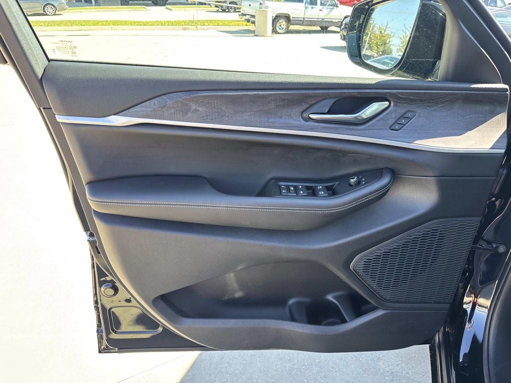 2025 Jeep Grand Cherokee GRAND CHEROKEE L LIMITED 4X2