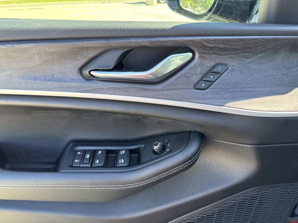 2025 Jeep Grand Cherokee GRAND CHEROKEE L LIMITED 4X2