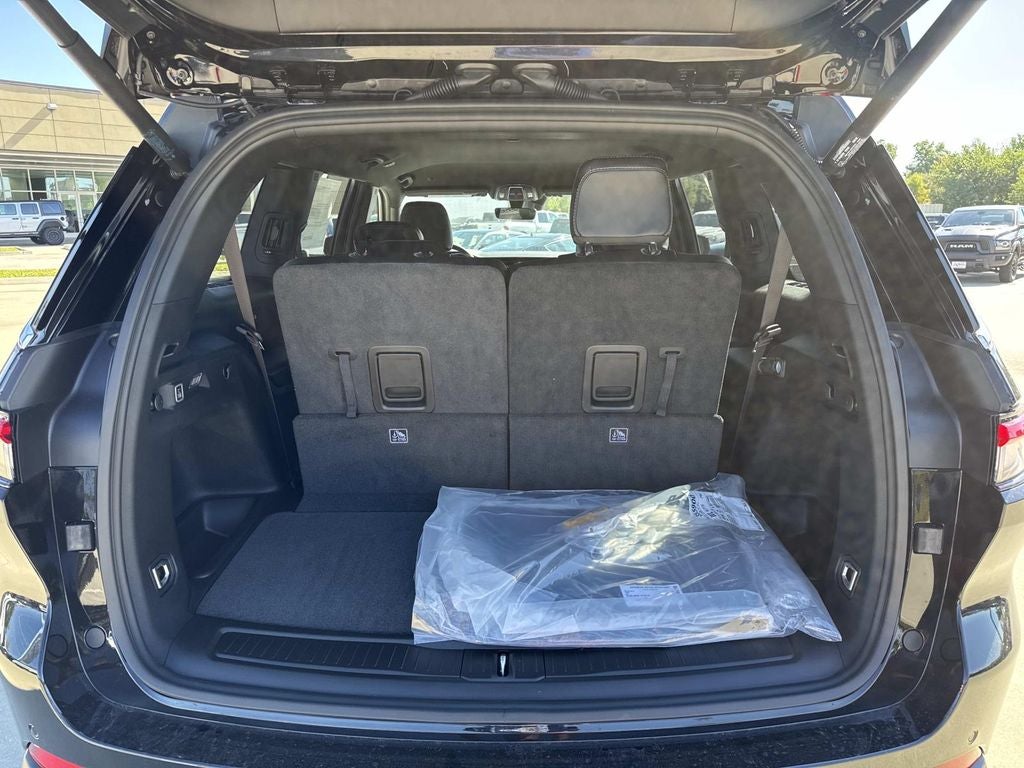 2025 Jeep Grand Cherokee GRAND CHEROKEE L LIMITED 4X2