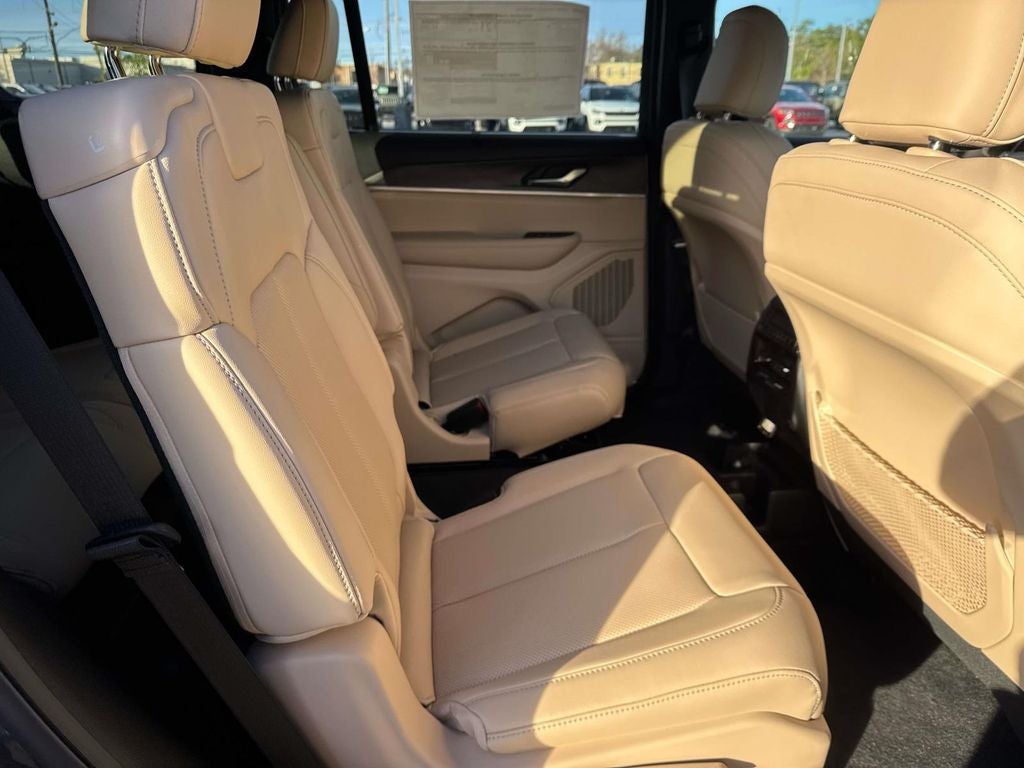 2025 Jeep Grand Cherokee GRAND CHEROKEE L LIMITED 4X2