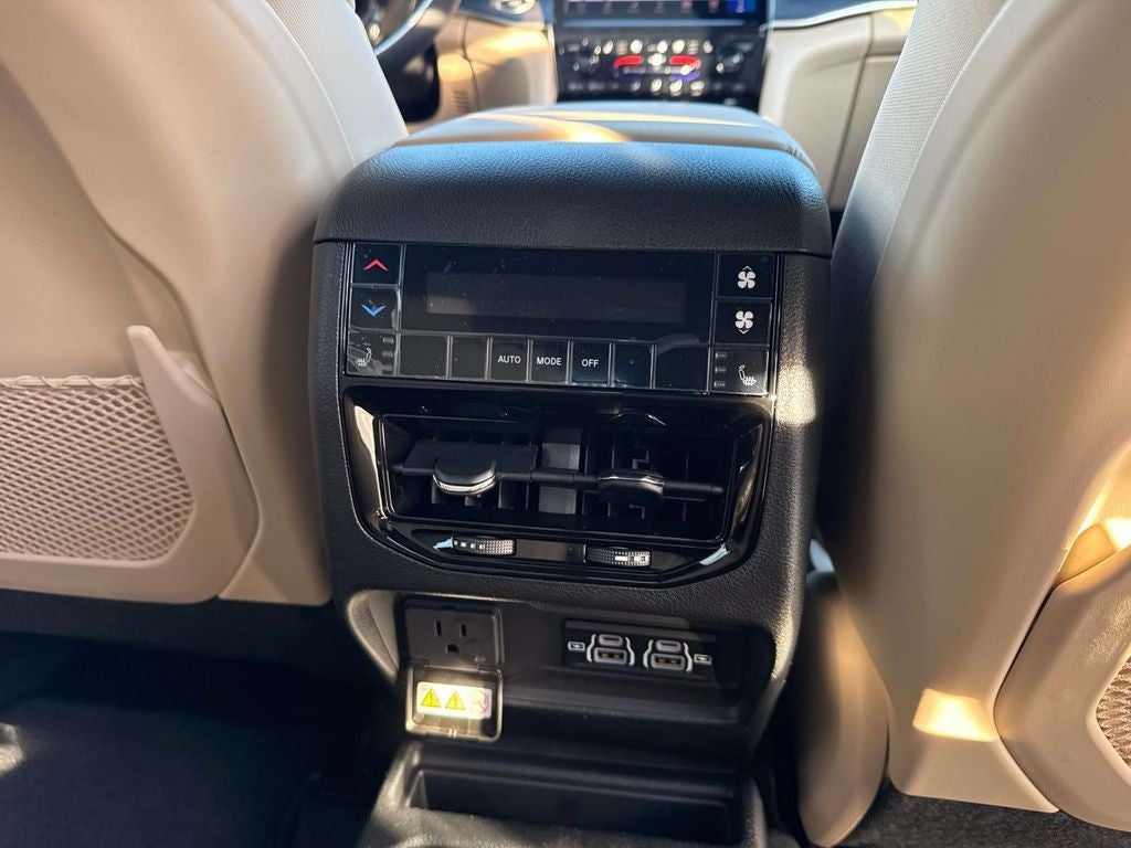 2025 Jeep Grand Cherokee GRAND CHEROKEE L LIMITED 4X2