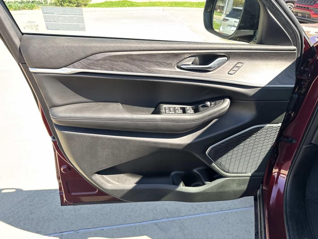 2025 Jeep Grand Cherokee GRAND CHEROKEE L LIMITED 4X2