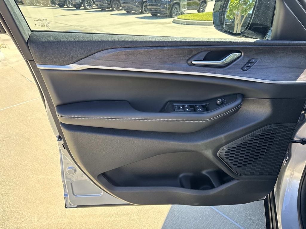 2025 Jeep Grand Cherokee GRAND CHEROKEE L LIMITED 4X2