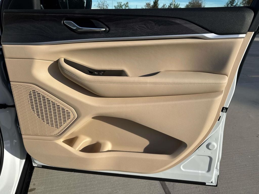 2025 Jeep Grand Cherokee GRAND CHEROKEE L LIMITED 4X2