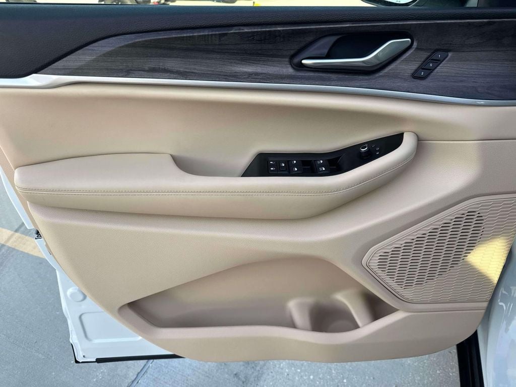 2025 Jeep Grand Cherokee GRAND CHEROKEE L LIMITED 4X2