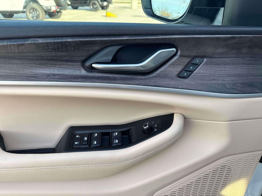 2025 Jeep Grand Cherokee GRAND CHEROKEE L LIMITED 4X2