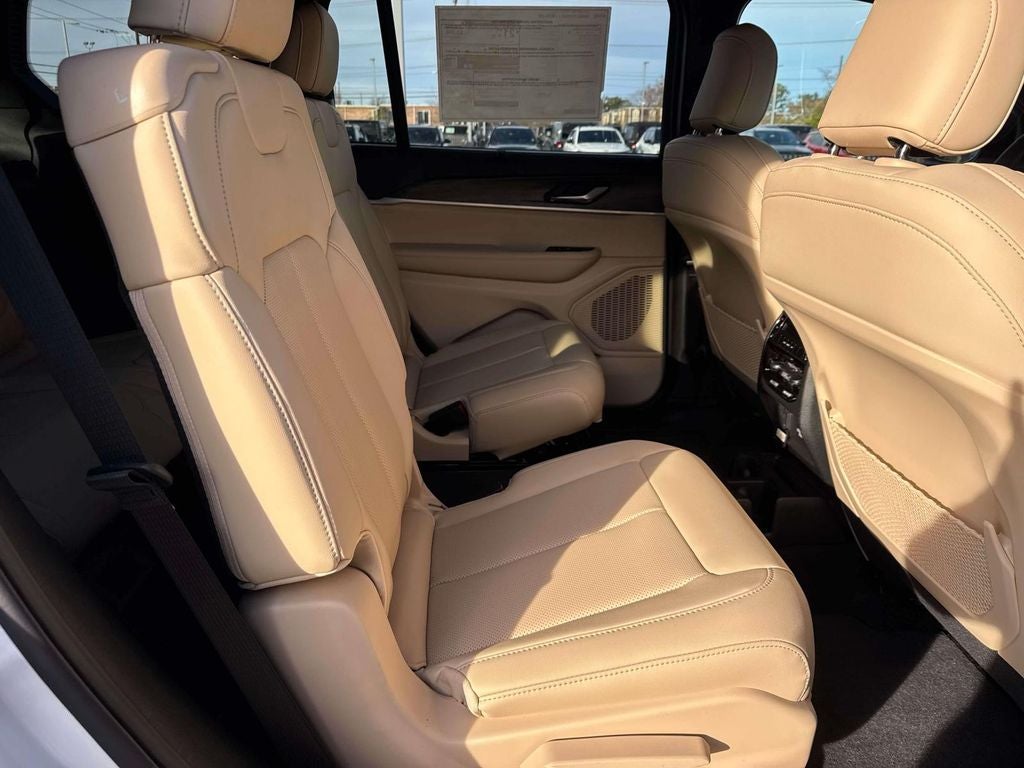 2025 Jeep Grand Cherokee GRAND CHEROKEE L LIMITED 4X2