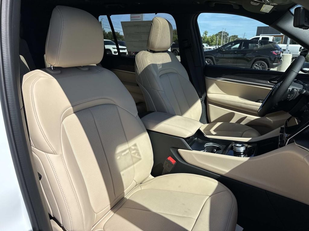 2025 Jeep Grand Cherokee GRAND CHEROKEE L LIMITED 4X2