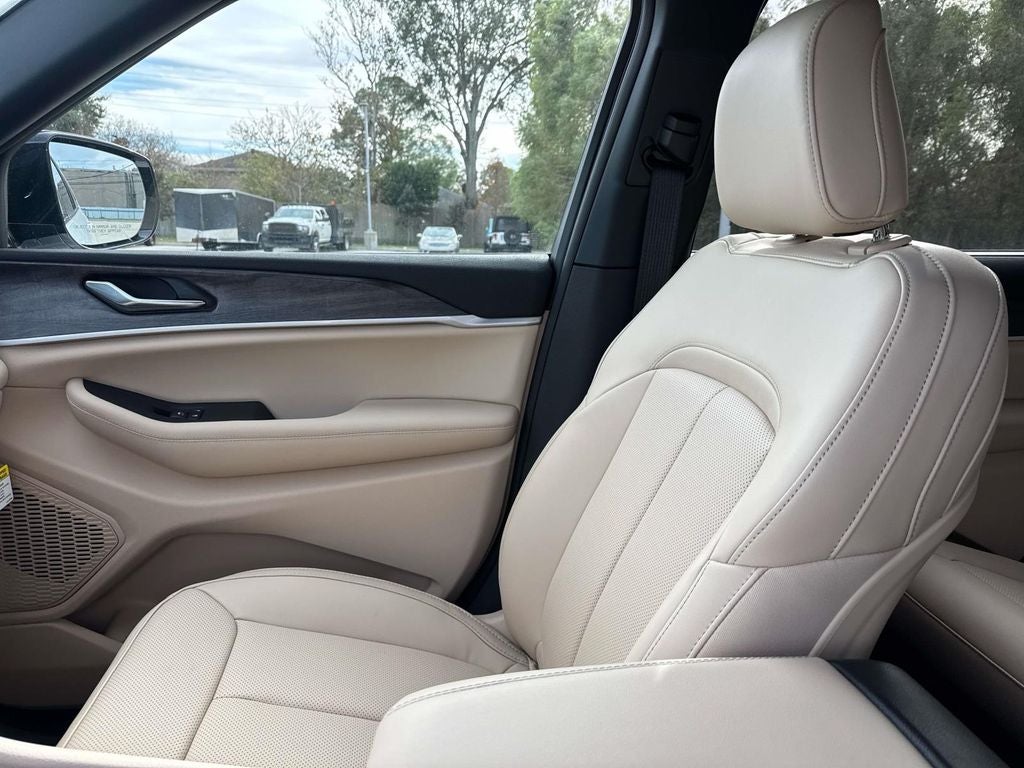 2025 Jeep Grand Cherokee GRAND CHEROKEE L LIMITED 4X2