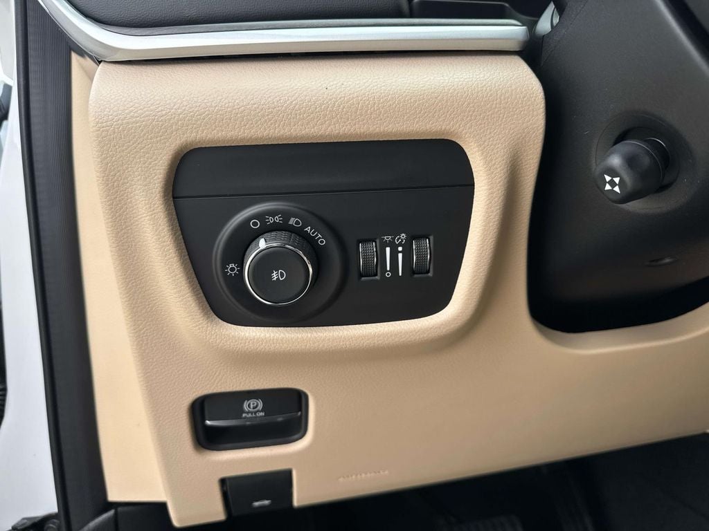 2025 Jeep Grand Cherokee GRAND CHEROKEE L LIMITED 4X2