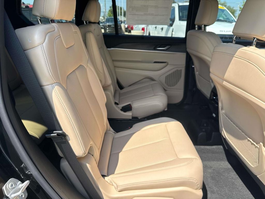 2025 Jeep Grand Cherokee GRAND CHEROKEE L LIMITED 4X2