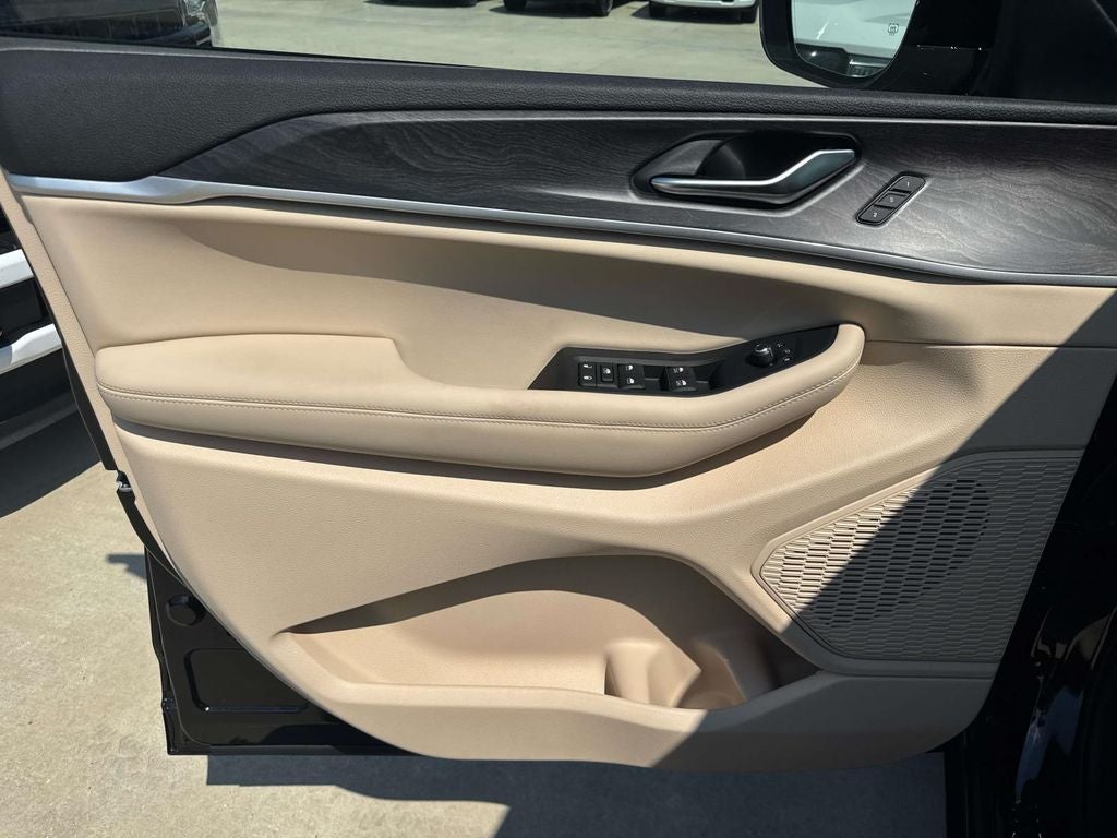 2025 Jeep Grand Cherokee GRAND CHEROKEE L LIMITED 4X2