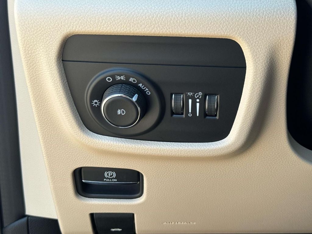 2025 Jeep Grand Cherokee GRAND CHEROKEE L LIMITED 4X2