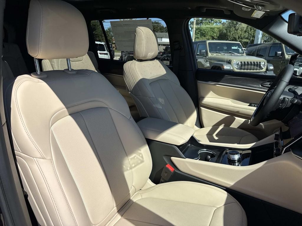 2025 Jeep Grand Cherokee GRAND CHEROKEE L LIMITED 4X2