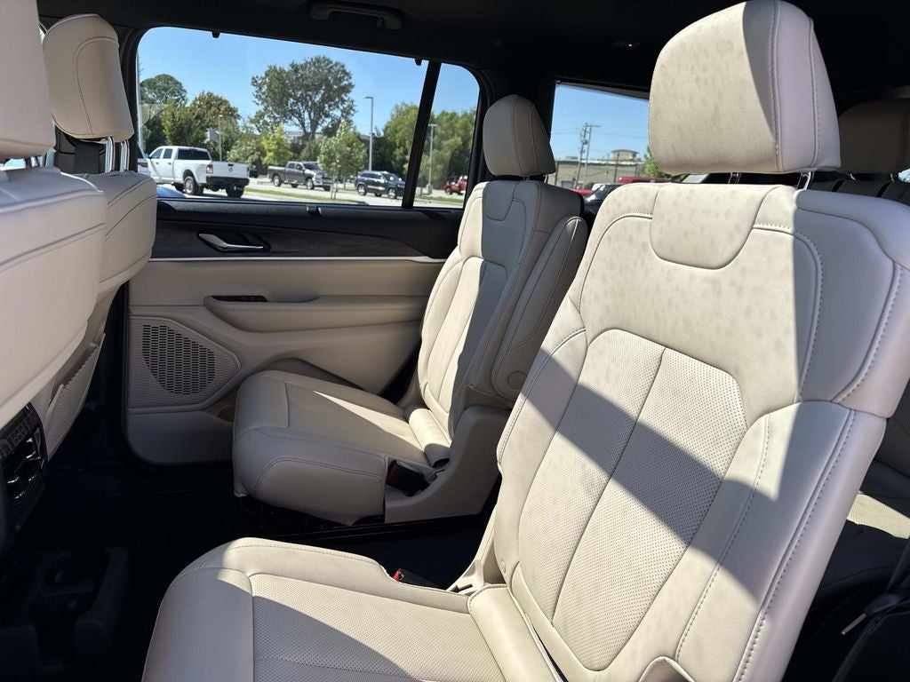 2025 Jeep Grand Cherokee GRAND CHEROKEE L LIMITED 4X2